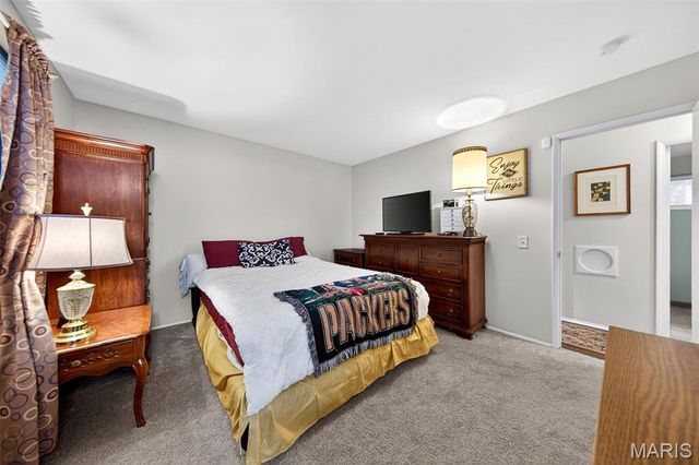 1395 Redbird Drive, Florissant, MO 63031