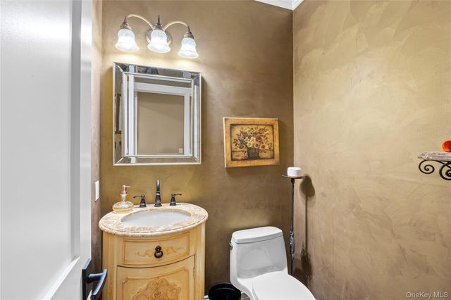 38 Hamlet Drive, Mount Sinai, NY 11766