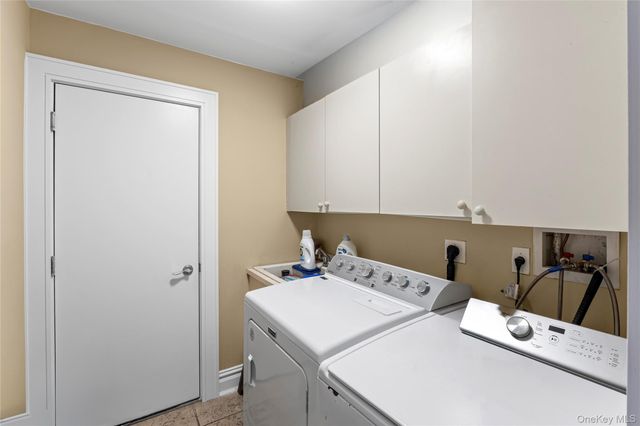 38 Hamlet Drive, Mount Sinai, NY 11766