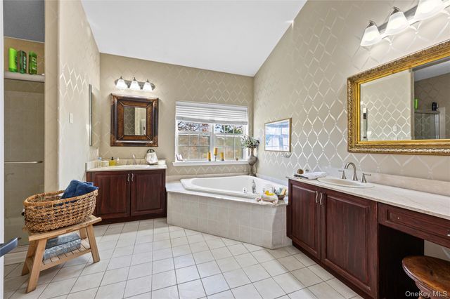 38 Hamlet Drive, Mount Sinai, NY 11766