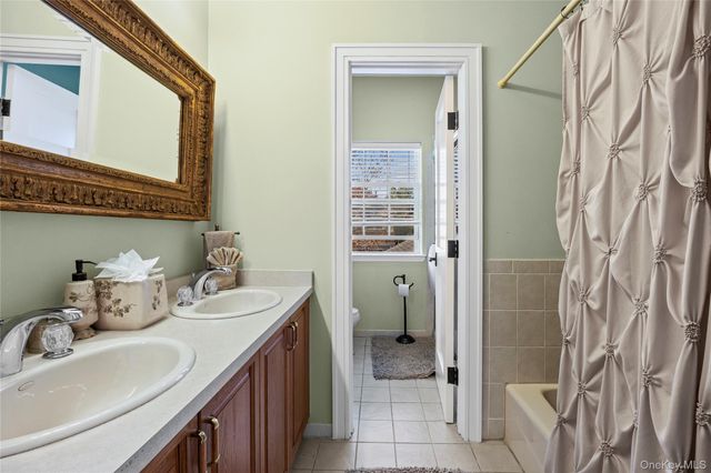 38 Hamlet Drive, Mount Sinai, NY 11766