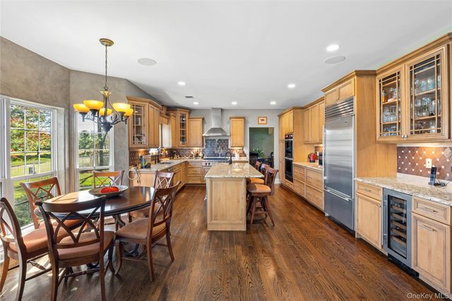 38 Hamlet Drive, Mount Sinai, NY 11766