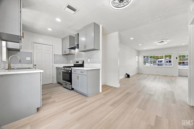 109 La Mesa Drive, Bakersfield, CA 93305