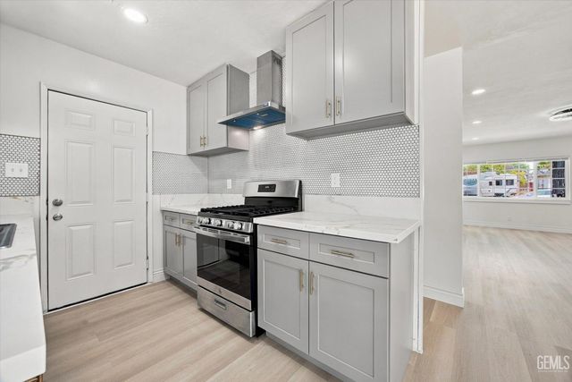 109 La Mesa Drive, Bakersfield, CA 93305