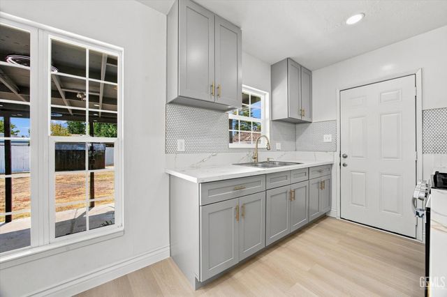 109 La Mesa Drive, Bakersfield, CA 93305
