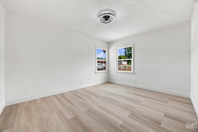 109 La Mesa Drive, Bakersfield, CA 93305