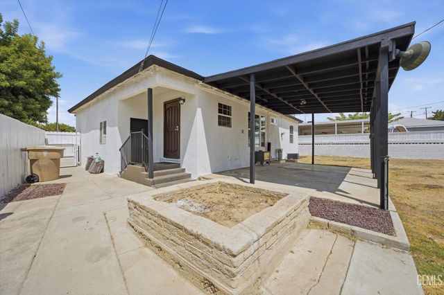 109 La Mesa Drive, Bakersfield, CA 93305
