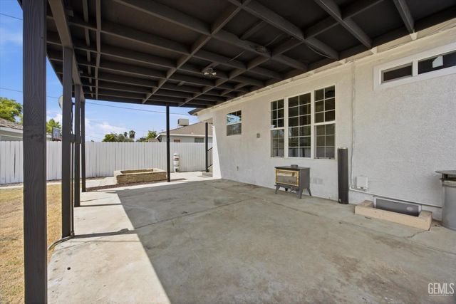 109 La Mesa Drive, Bakersfield, CA 93305