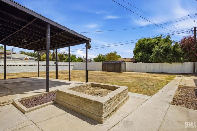 109 La Mesa Drive, Bakersfield, CA 93305