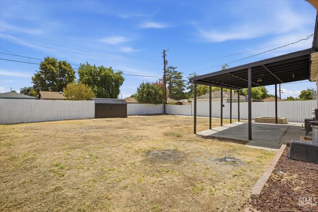 109 La Mesa Drive, Bakersfield, CA 93305