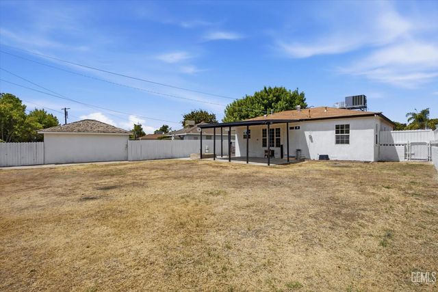 109 La Mesa Drive, Bakersfield, CA 93305