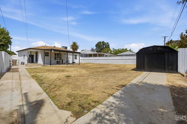 109 La Mesa Drive, Bakersfield, CA 93305