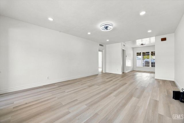 109 La Mesa Drive, Bakersfield, CA 93305