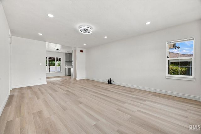 109 La Mesa Drive, Bakersfield, CA 93305