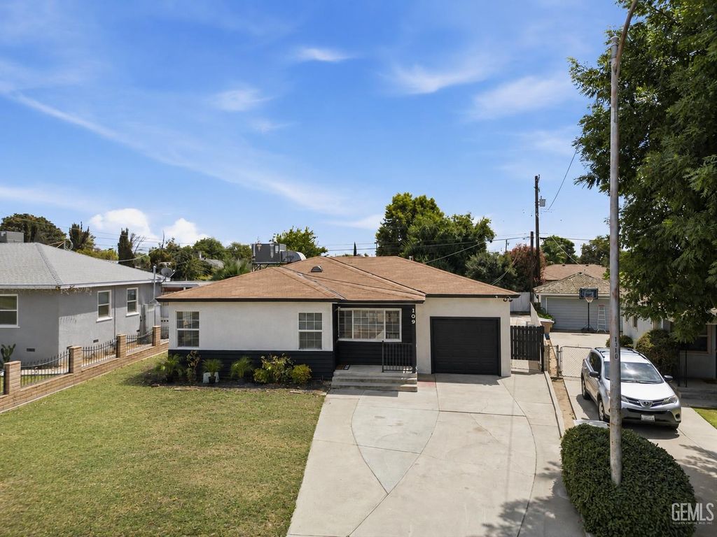 109 La Mesa Drive, Bakersfield, CA 93305