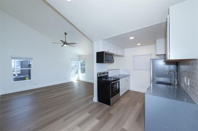 2704 Catalina DR B, Austin, TX 78741