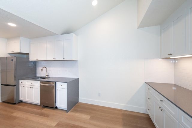 2704 Catalina DR B, Austin, TX 78741