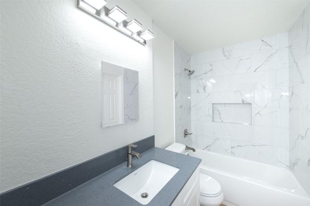 2704 Catalina DR B, Austin, TX 78741