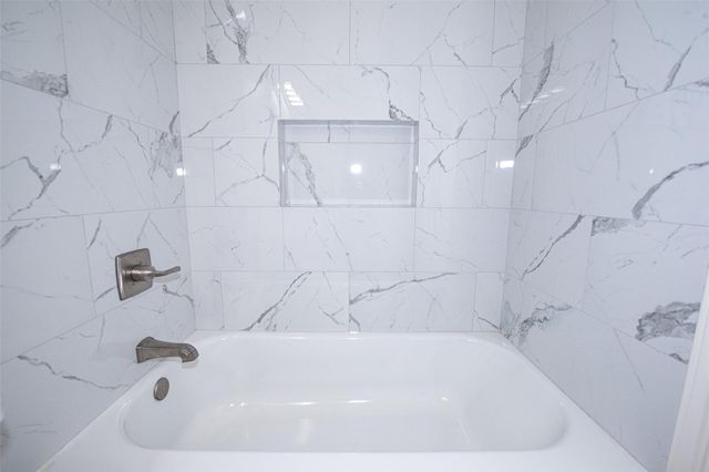 2704 Catalina DR B, Austin, TX 78741