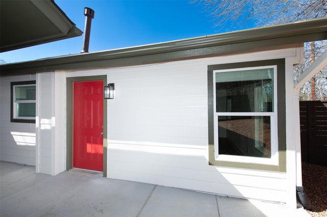 2704 Catalina DR B, Austin, TX 78741