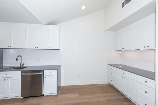 2704 Catalina DR B, Austin, TX 78741