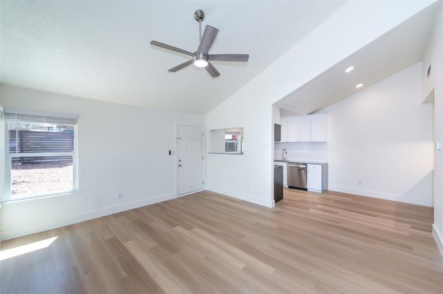 2704 Catalina DR B, Austin, TX 78741