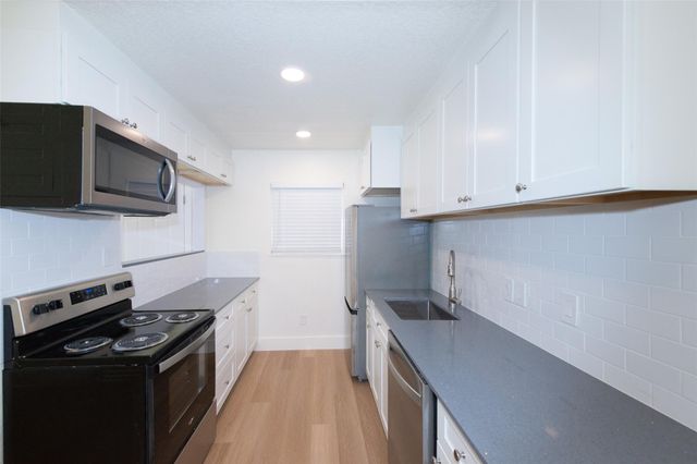 2704 Catalina DR B, Austin, TX 78741