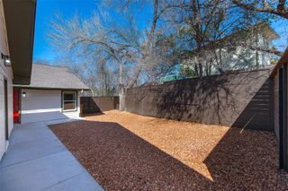 2704 Catalina DR B, Austin, TX 78741