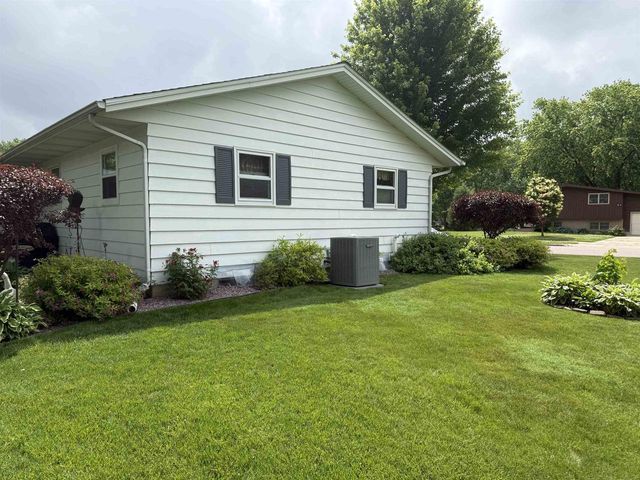 1004 Sunfield Street, Sun Prairie, WI 53590