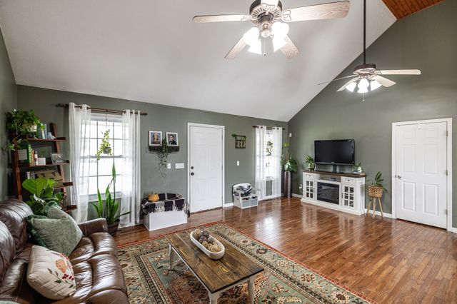 144B Leo Carter Rd, Bethpage, TN 37022