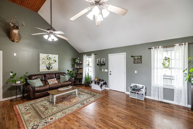 144B Leo Carter Rd, Bethpage, TN 37022
