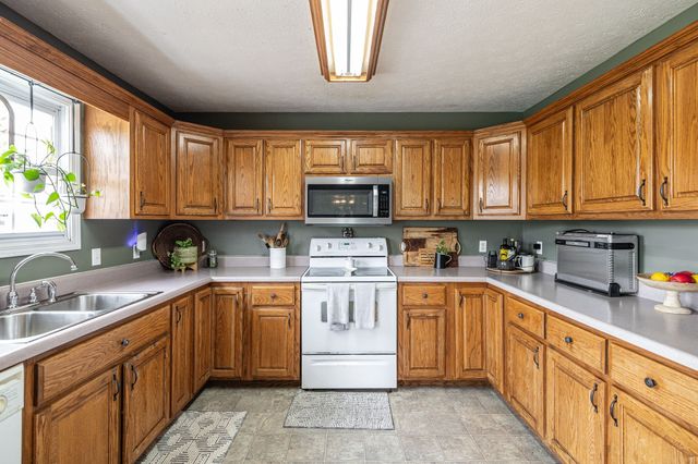 144B Leo Carter Rd, Bethpage, TN 37022