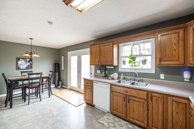 144B Leo Carter Rd, Bethpage, TN 37022