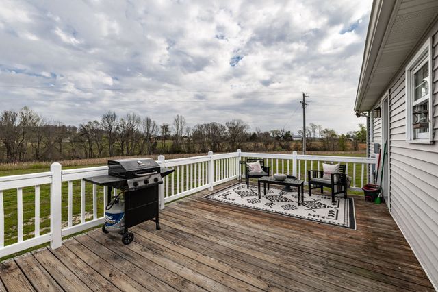 144B Leo Carter Rd, Bethpage, TN 37022