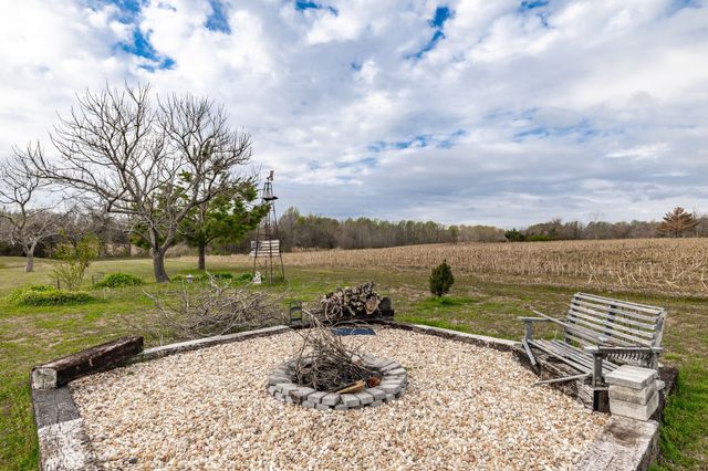 144B Leo Carter Rd, Bethpage, TN 37022