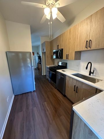 1301 W Morse Avenue 1, Chicago, IL 60626