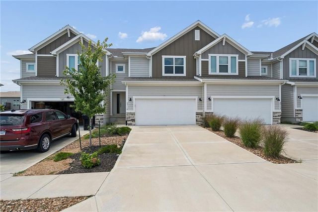 3714 SW Walsh Drive, Lee's Summit, MO 64082