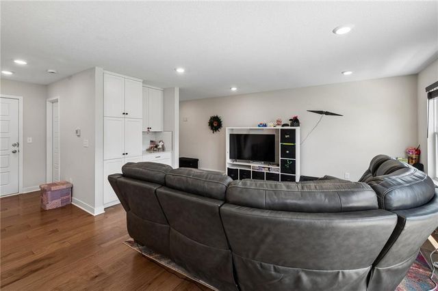 3714 SW Walsh Drive, Lee's Summit, MO 64082