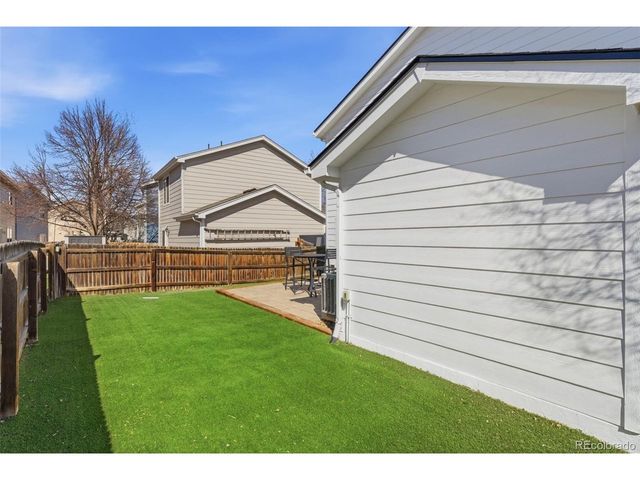10657 Forester Pl, Longmont, CO 80504