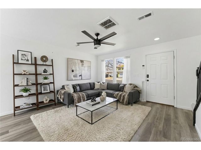 10657 Forester Pl, Longmont, CO 80504