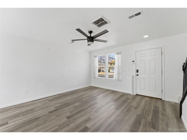 10657 Forester Pl, Longmont, CO 80504
