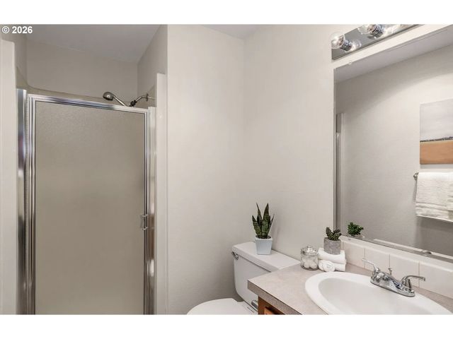 8720 Sw TUALATIN Rd 205, Tualatin, OR 97062