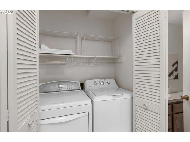 8720 Sw TUALATIN Rd 205, Tualatin, OR 97062