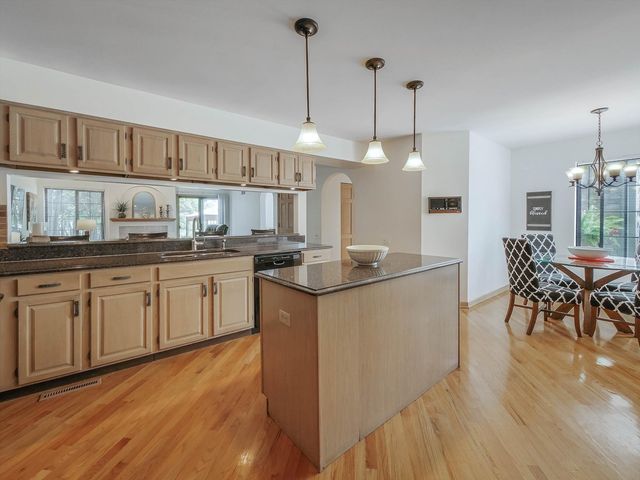 116 Cayuga Court, Bloomingdale, IL 60108