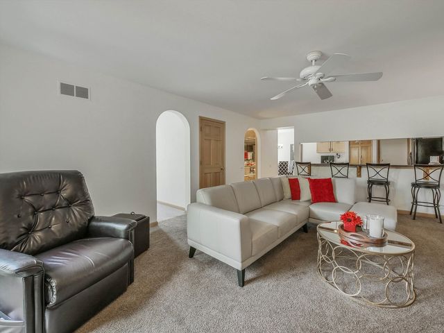 116 Cayuga Court, Bloomingdale, IL 60108