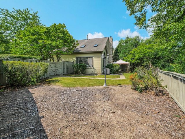 116 Cayuga Court, Bloomingdale, IL 60108
