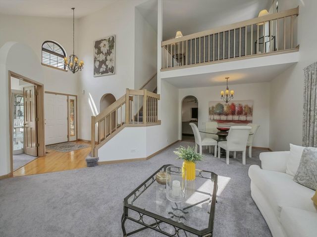 116 Cayuga Court, Bloomingdale, IL 60108