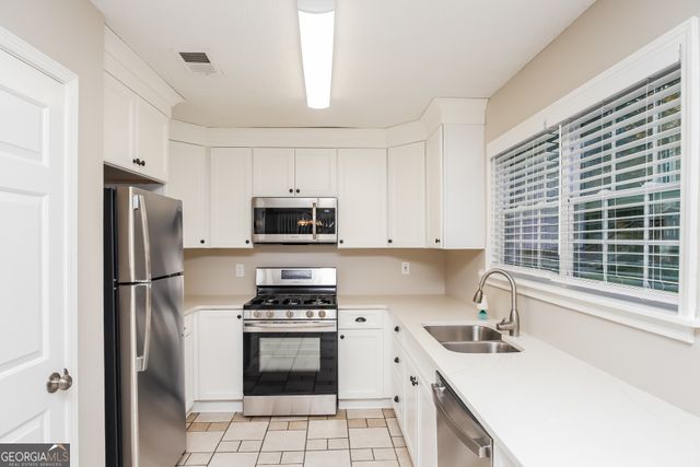 2528 Country Lake Circle, Powder Springs, GA 30127