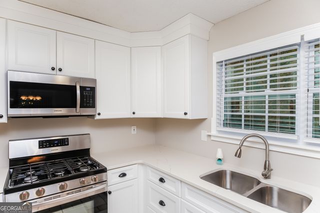 2528 Country Lake Circle, Powder Springs, GA 30127