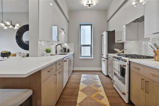 4950 Central Street 206, Kansas City, MO 64112